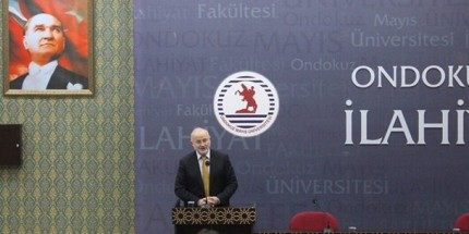 Rektör Ünal İlahiyat Fakültesinde Öğrencilerle Bir Araya Geldi