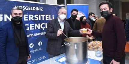 Rektör Ünal Öğrencilerin Sıcak Çorba Molasına Katıldı