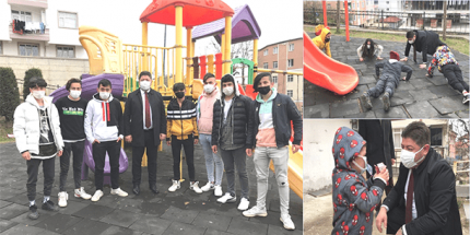 Başkan Tören Parkta Oynayan Çocukların Oyun Arkadaşı Oldu
