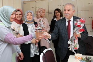 Başkan Demirtaş Öğretmenlerin Gününü Çiçeklerle Kutladı