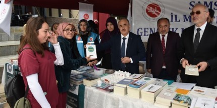 Vali Dağlı ve Rektör Ünal Topluluk Stantlarını ve Yaşam Merkezini ziyaret etti