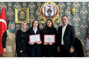 Emi̇ne Ahmet Yeni̇ Kız Anadolu İmam Hati̇p Li̇sesi TÜBİTAK Finalinde