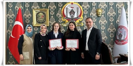Emi̇ne Ahmet Yeni̇ Kız Anadolu İmam Hati̇p Li̇sesi TÜBİTAK Finalinde