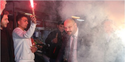 Serhat Türkel, Güzelyalı’da Sevgi Seli İle Karşılandı