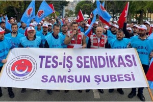 TES-İŞ  Üyelerinden Oturma Eylemi