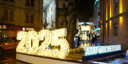 Giresun’da Yeni Yıl Coşkusu Sokaklar ve Meydanlar Işıl Işıl