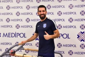Medipol Başakşehir'in Yeni Transferi Arda Turan Sağlık Kontrolünden Geçti